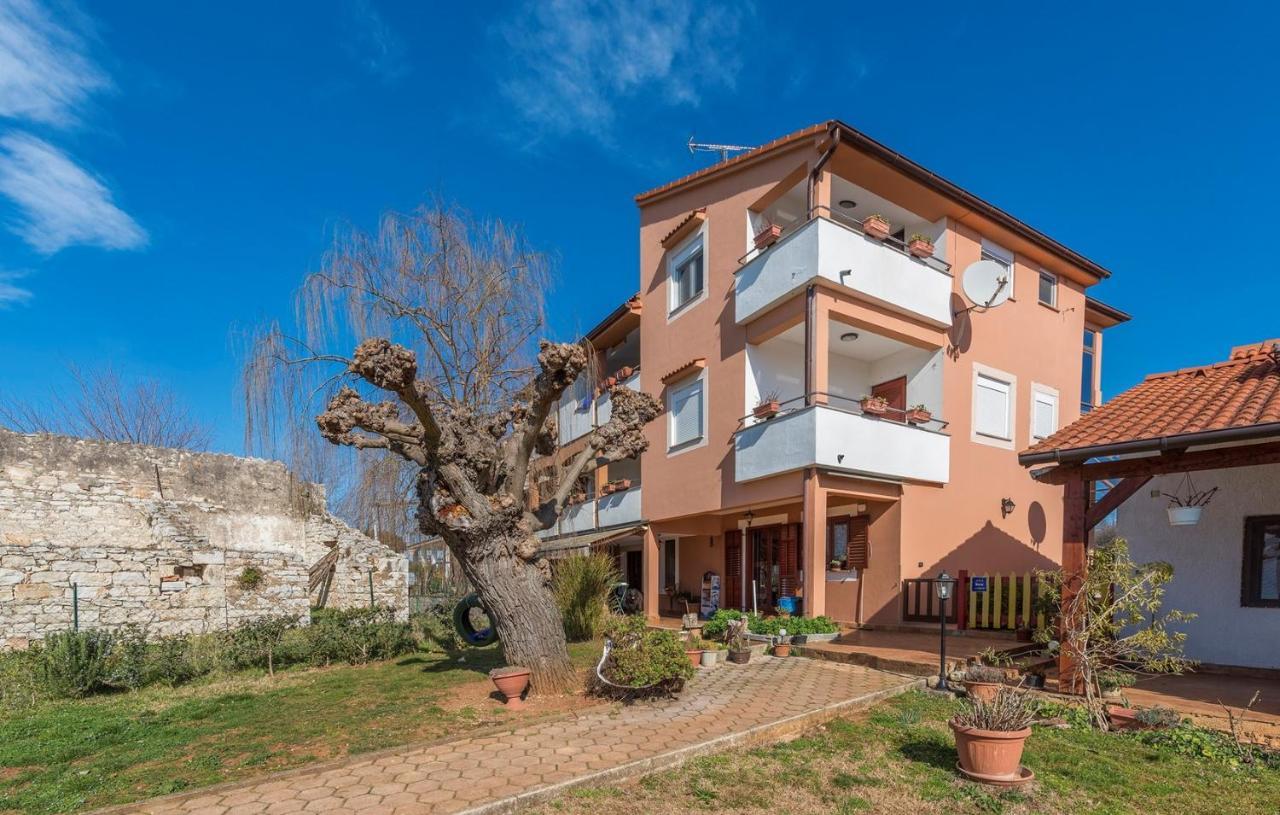 Apartments Ulika Cervar-Porat Bagian luar foto